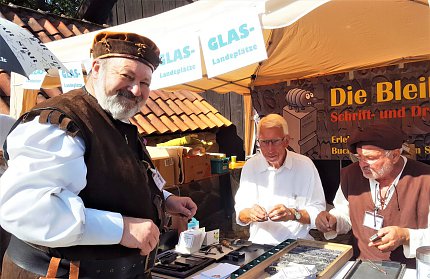 Erlebniswerkstatt - v.l.n.r. Fritz van Rechtern, Dieter Janßen, Reinhard Riedel (Foto: Erlebniswerkstatt Buchdruckmuseum Soltau) Erlebniswerkstatt - v.l.n.r. Fritz van Rechtern, Dieter Janßen, Reinhard Riedel (Foto: Erlebniswerkstatt Buchdruckmuseum Soltau)
